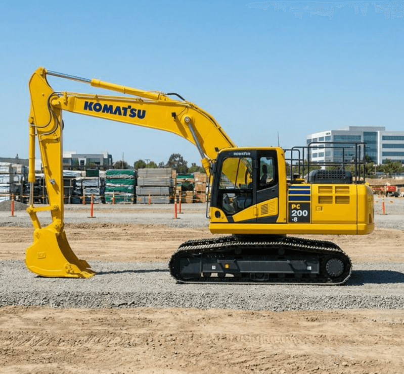 Аренда экскаватора Москва 2026 — гусеничный экскаватор Komatsu на стройке